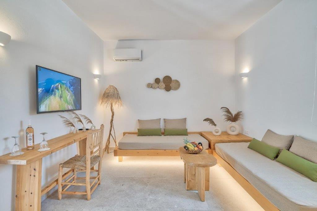 אנטיפארוס Marinatou Suites חדר תמונה
