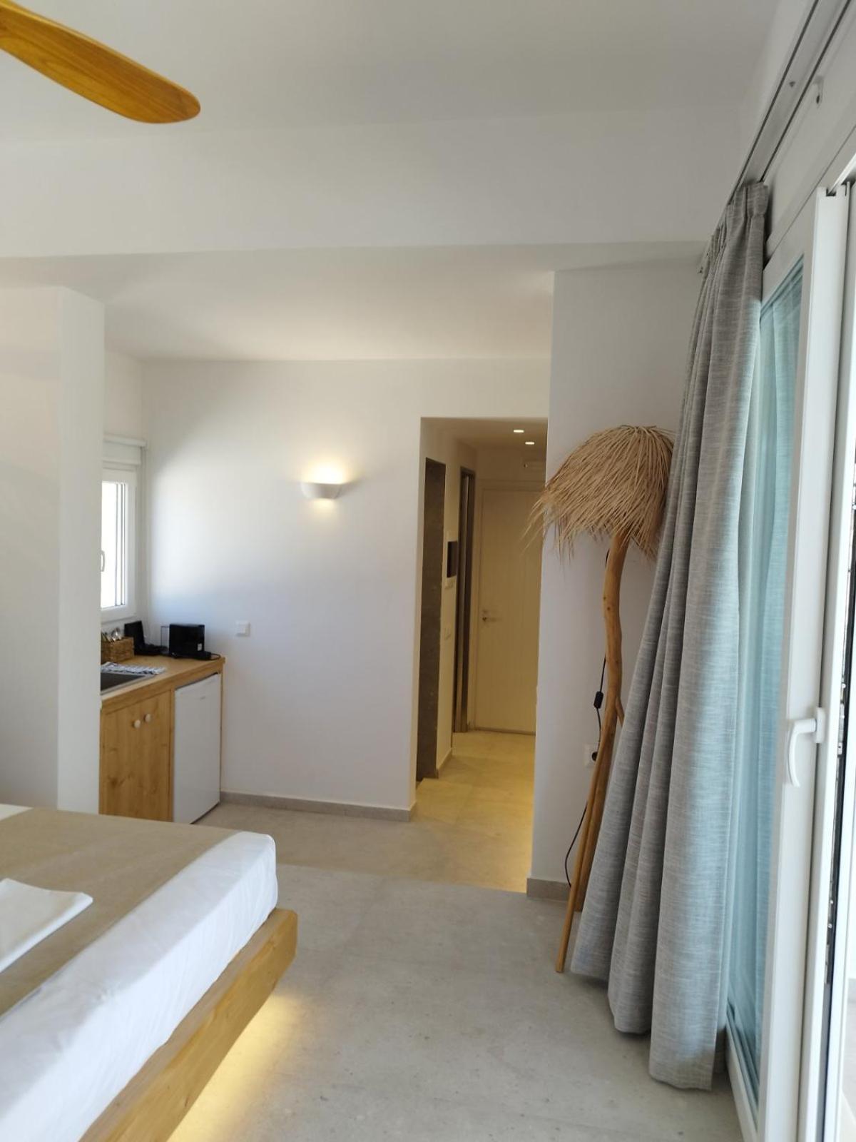 אנטיפארוס Marinatou Suites חדר תמונה